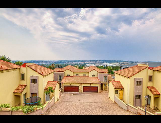 3 BEDROOM TOWNHOUSE RENTED IN ALLEN'S NEK